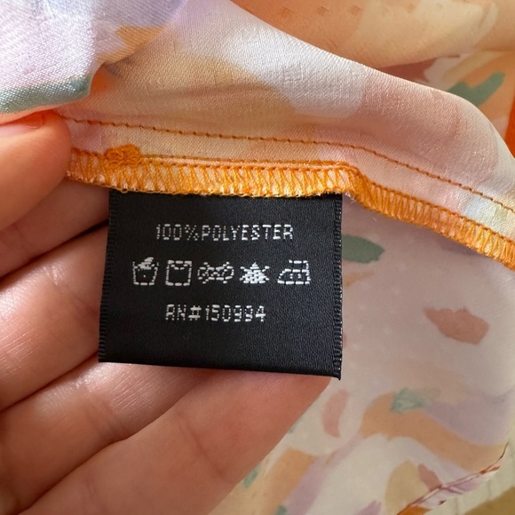 BELLDINI Bright Colorful Floral Short Sleeve Silky Satin Top Size 1x NWOT - Picture 5 of 6